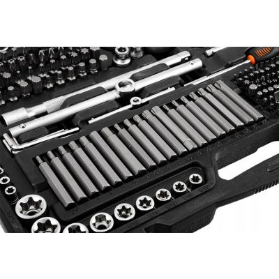 Zestaw klucze nasadowe duży 300 el. 1/2 3/8 1/4 walizka NEO TOOLS (10-218)