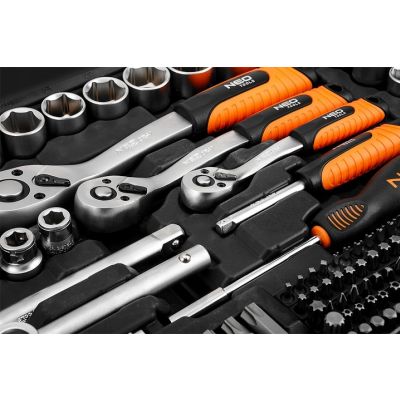 Zestaw klucze nasadowe duży 300 el. 1/2 3/8 1/4 walizka NEO TOOLS (10-218)