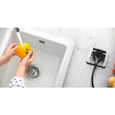 Hermetyczne gniazdo elektryczne podwójne prostokątne IP55 kąt 110st. czarne ORNO (OR-GM-9047/B)