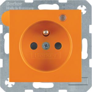 BERKER B.X/S.1 Gniazdo z uziemieniem i LED kontrolną z podwyższoną ochroną styków pomarańczowy 6765098914 HAGER (6765098914)