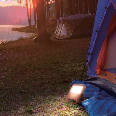 Przenośny, kompaktowy naświetlacz solarny z funkcją powerbanku NOCTIS SOLARIS TECHNIC 10W IP54 pomarańczowy SPECTRUM (SLI051001CW)