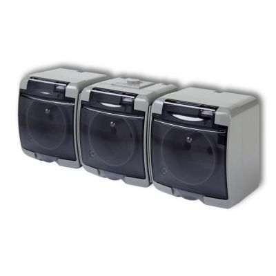 KARLIK JUNIOR Gniazdo potrójne z uziemieniem 3x(2P+Z) (klapka dymna; bez przesłon) 10GHE-3d (10GHE-3d)