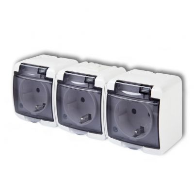KARLIK JUNIOR Gniazdo potrójne z uziemieniem SCHUKO 3x(2P+Z) (klapka dymna; bez przesłon) biały GHE-3sd (GHE-3sd)