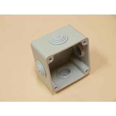 PUSZKA DO GNIAZD TABLICOWYCH PROSTYCH o kołnierzu 75x75mm Nadtynkowa 4 dławnice 80400 PCE (80400)