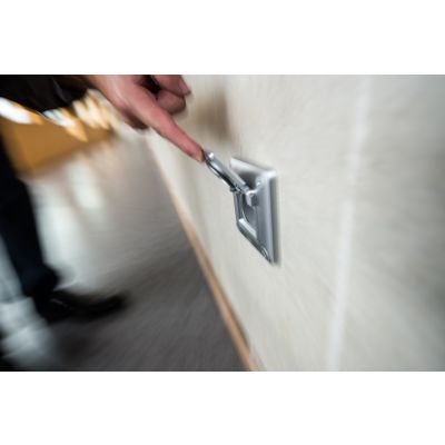 Soliroc Gniazdo Pojedyncze Z Uziemieniem Z Klapką 077831 LEGRAND (077831)