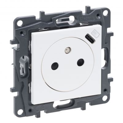 Niloe Step Gniazdo Pojedyncze Z Uziemieniem Z Usb Typu C Umieszczonym W Plakietce Zaciski Automatyczne /Z Przesłonami/ Kolor Biały 863138 LEGRAND (863138)