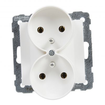 Suno Gniazdo Podwójne Z Uziemieniem 2x2P+Z 16A 250 V Zaciski Śrubowe Możliwość Montażu W Ramkach Wielkorotynych Biały 721191 LEGRAND (721191)