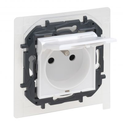 NILOE STEP GNIAZDO bryzgoszczelne z klapką IP44 biały 863136B LEGRAND (863136B)
