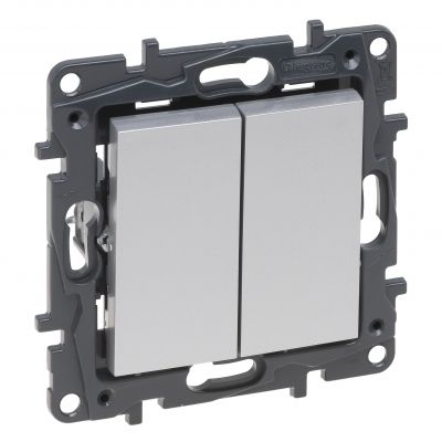 Niloe Step Łącznik Świecznikowy 10 Ax- Kolor Aluminium 863305 LEGRAND (863305)