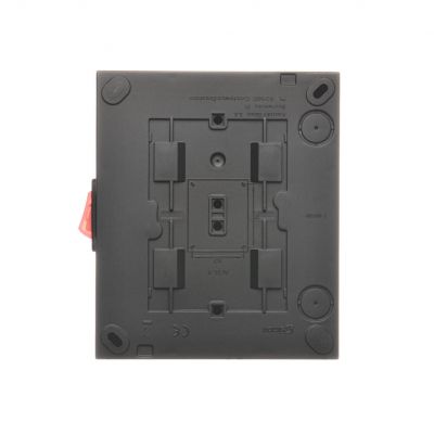 Simon Aquaclick Gniazdo wtyczkowe IP20 poczwórne 4-krotne z uziemieniem z wbudowanym wyłącznikiem 16A 250 V~ zaciski śrubowe, czarny ACGZN4W1/49 KONTAKT (ACGZN4W1/49)