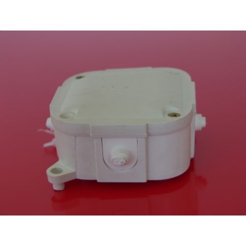 PUSZKA 85 X 85 IP-44 ODGAŁĘŹNA NAŚCIENNA Z ZACISK.BIAŁA 013.10 - 1187336535.jpg